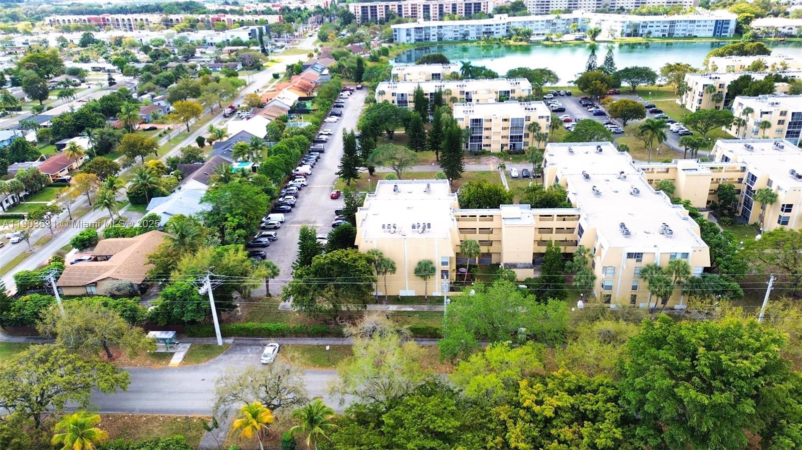 942 NE 199th St #302 Miami, FL 33179