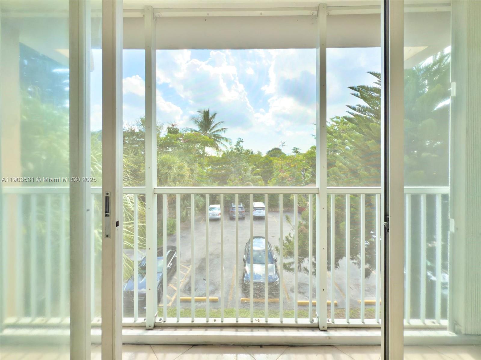 942 NE 199th St #302 Miami, FL 33179