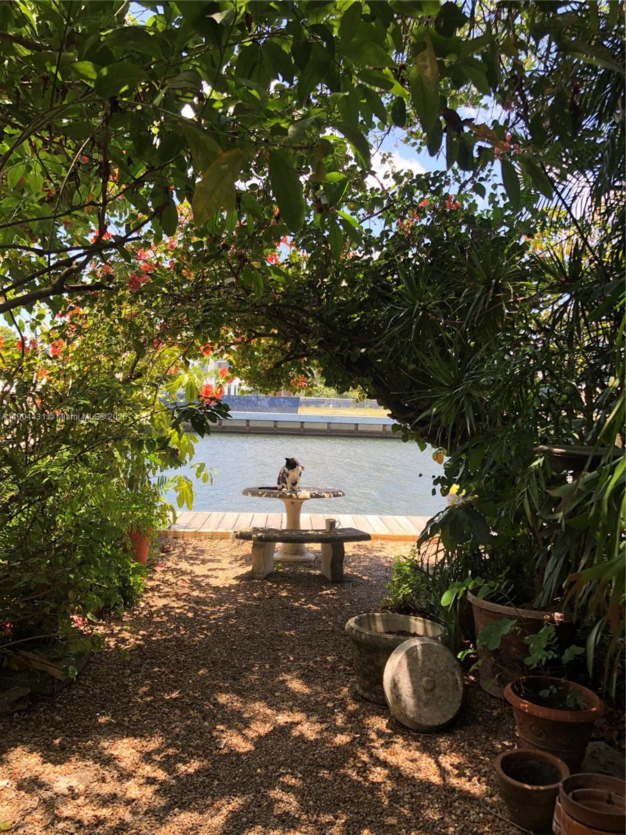 980 NW N Riv Dr #27 Miami, FL 33136