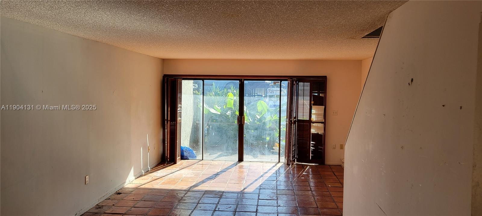 980 NW N Riv Dr #27 Miami, FL 33136