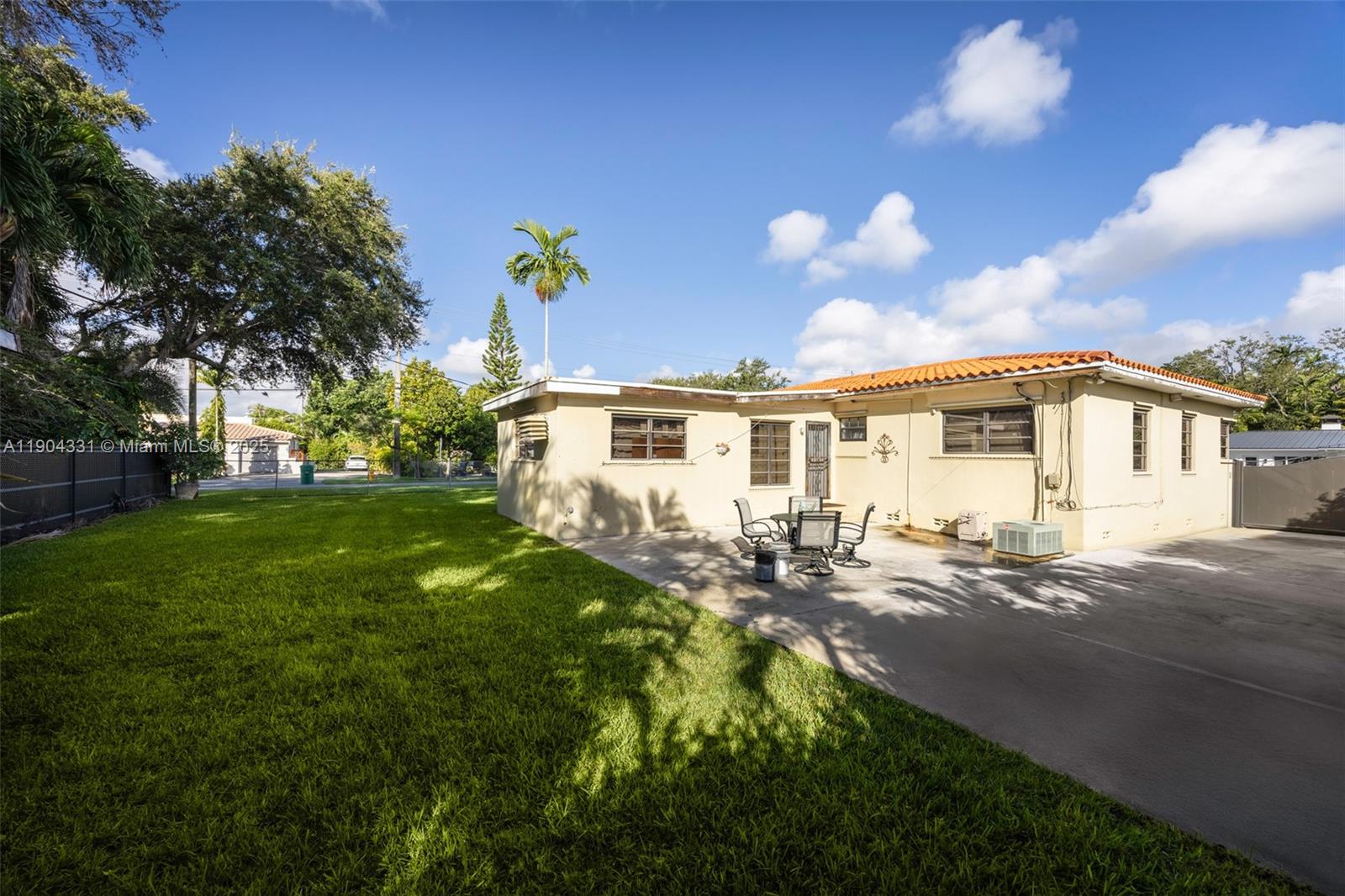 6040 SW 29th St Miami, FL 33155