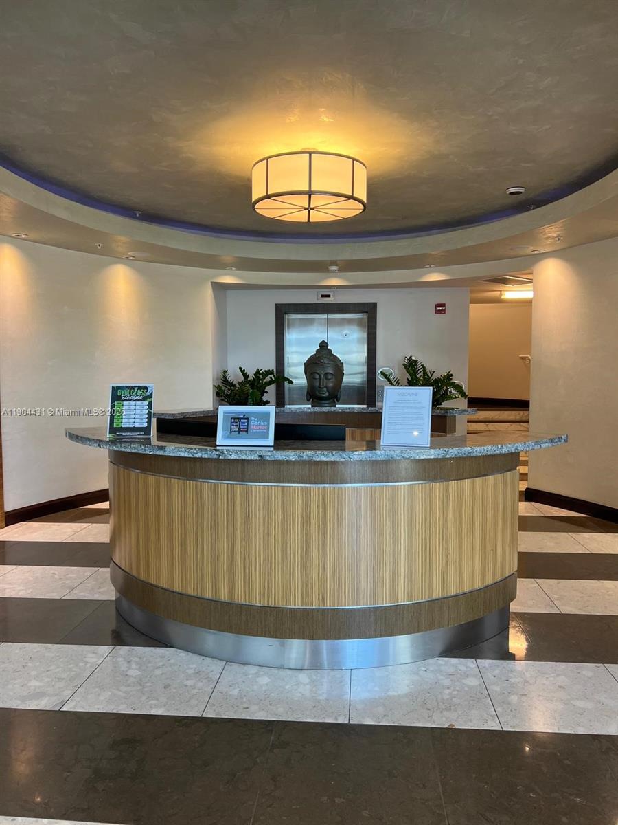 image Vizcayne North8