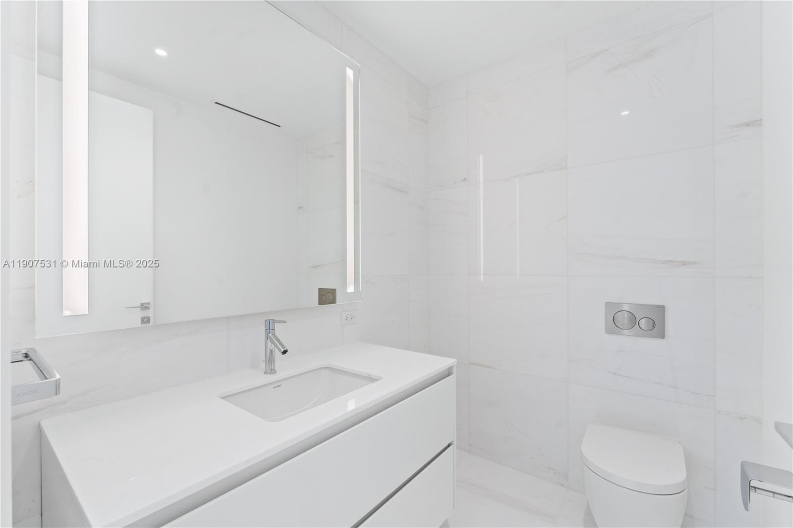 300 Biscayne Blvd Way #5003 Miami, FL 33130