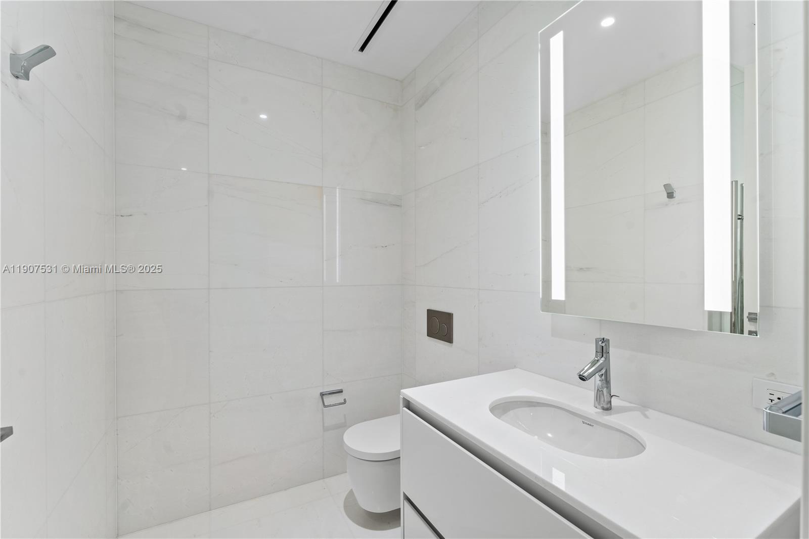 300 Biscayne Blvd Way #5003 Miami, FL 33130