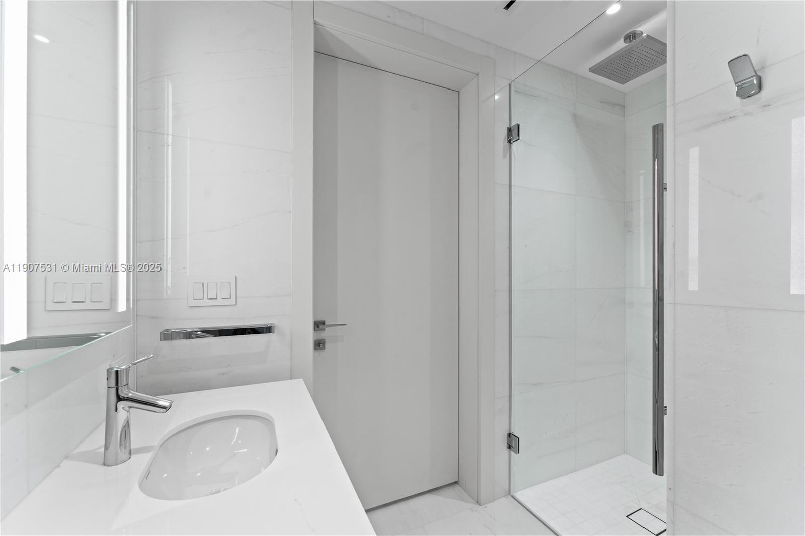 300 Biscayne Blvd Way #5003 Miami, FL 33130