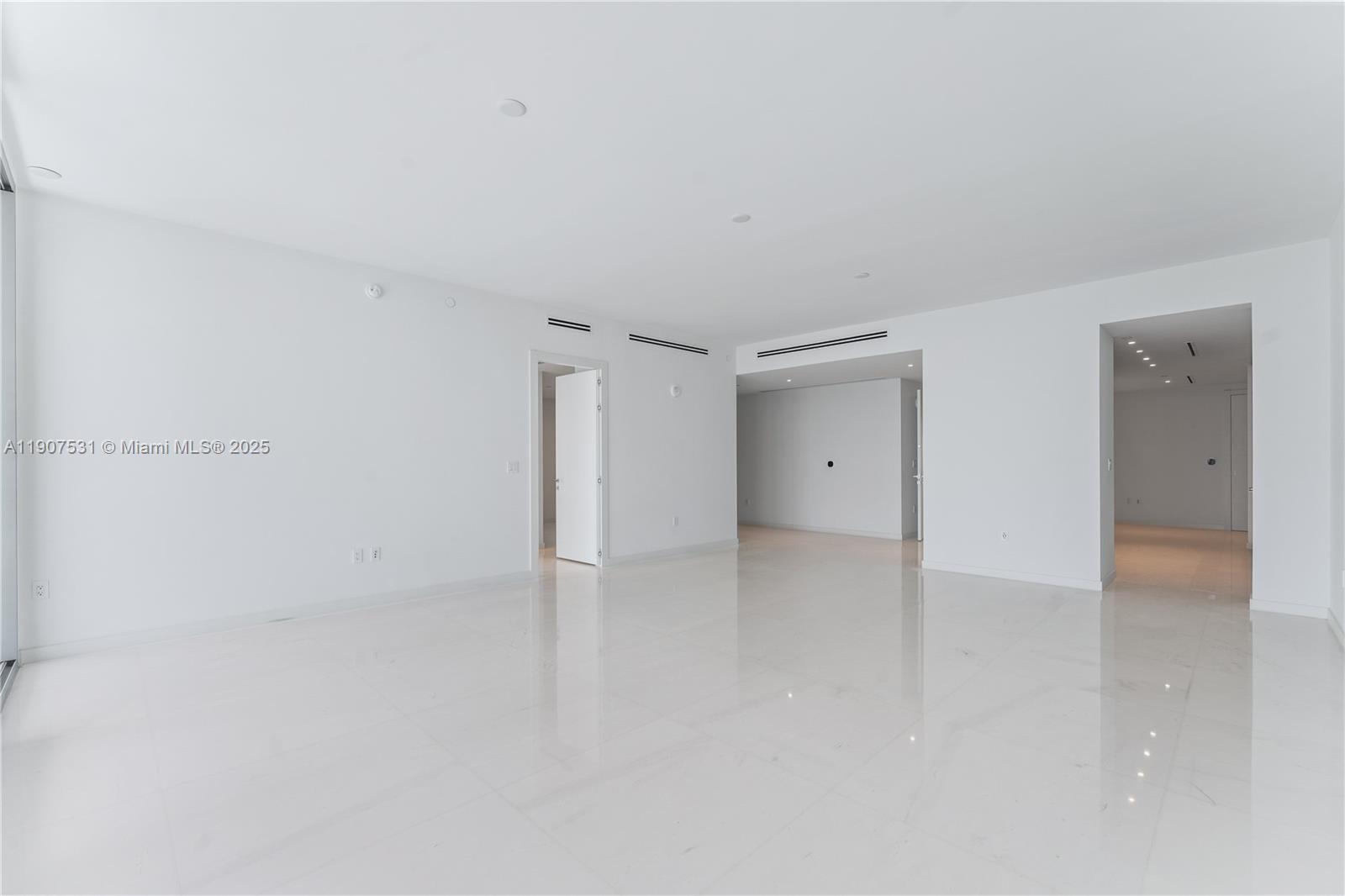 300 Biscayne Blvd Way #5003 Miami, FL 33130