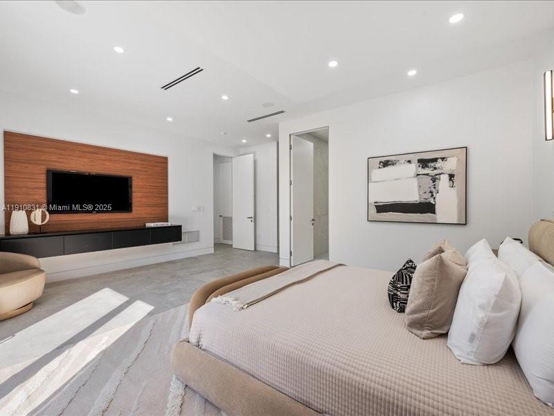 270 N Shore Dr Miami Beach, FL 33141