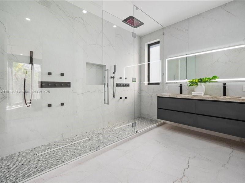 270 N Shore Dr Miami Beach, FL 33141