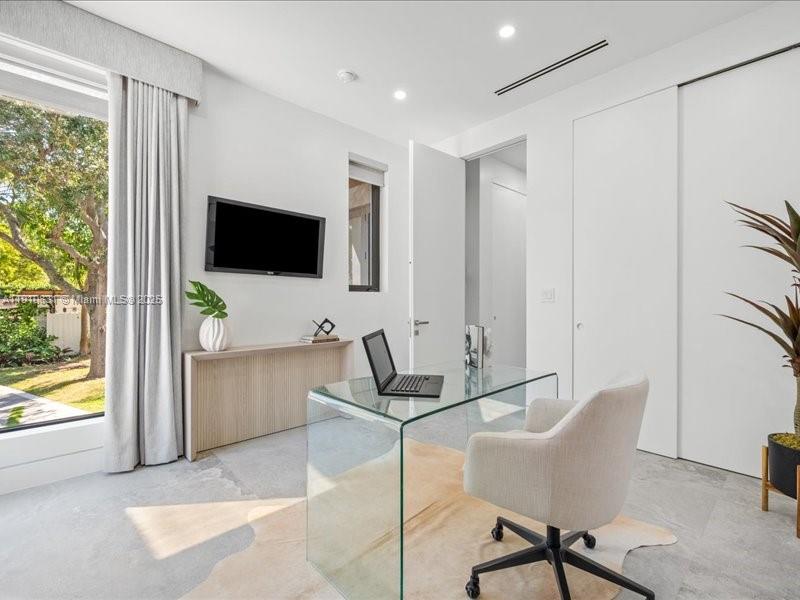 270 N Shore Dr Miami Beach, FL 33141