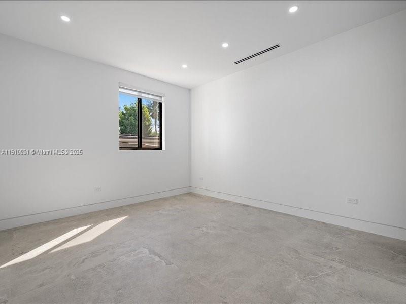 270 N Shore Dr Miami Beach, FL 33141