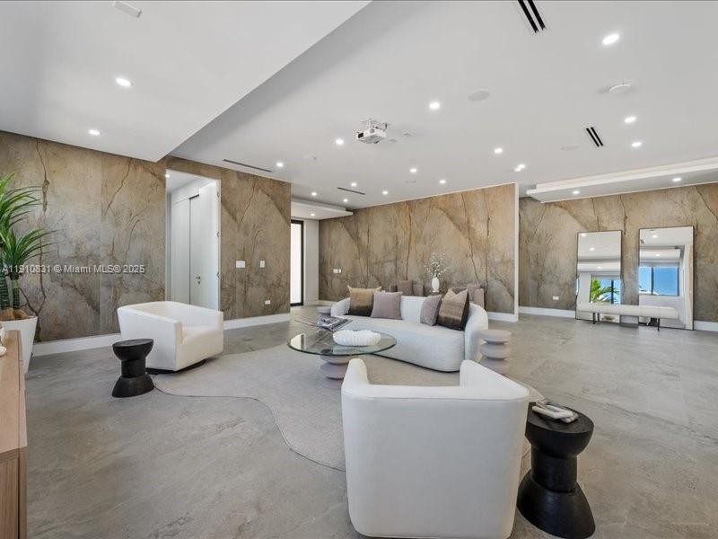 270 N Shore Dr Miami Beach, FL 33141