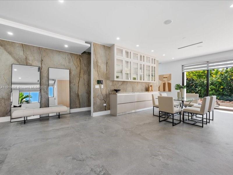 270 N Shore Dr Miami Beach, FL 33141