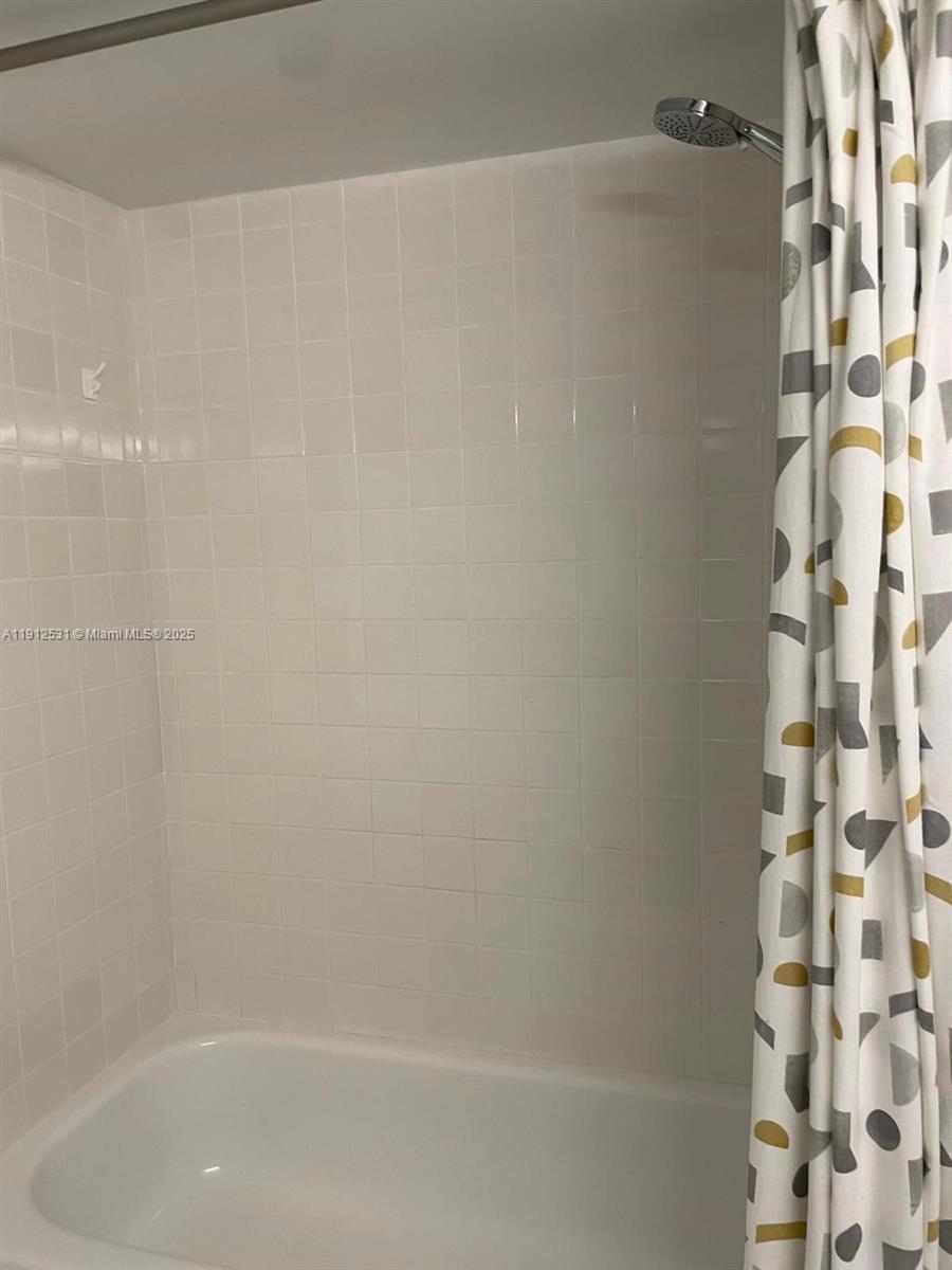 5880 Collins Ave #1006 Miami Beach, FL 33140