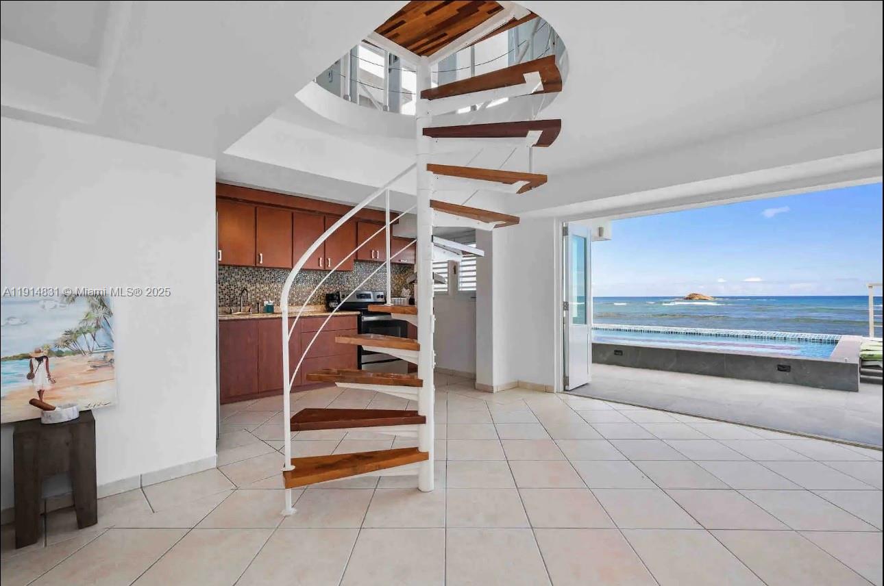 78 Jaime Brull Vega Baja, PR, 693