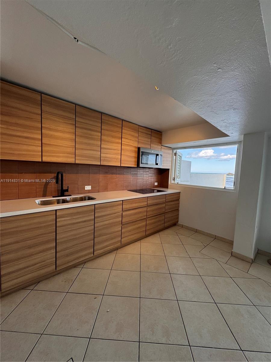 78 Jaime Brull Vega Baja, PR, 693