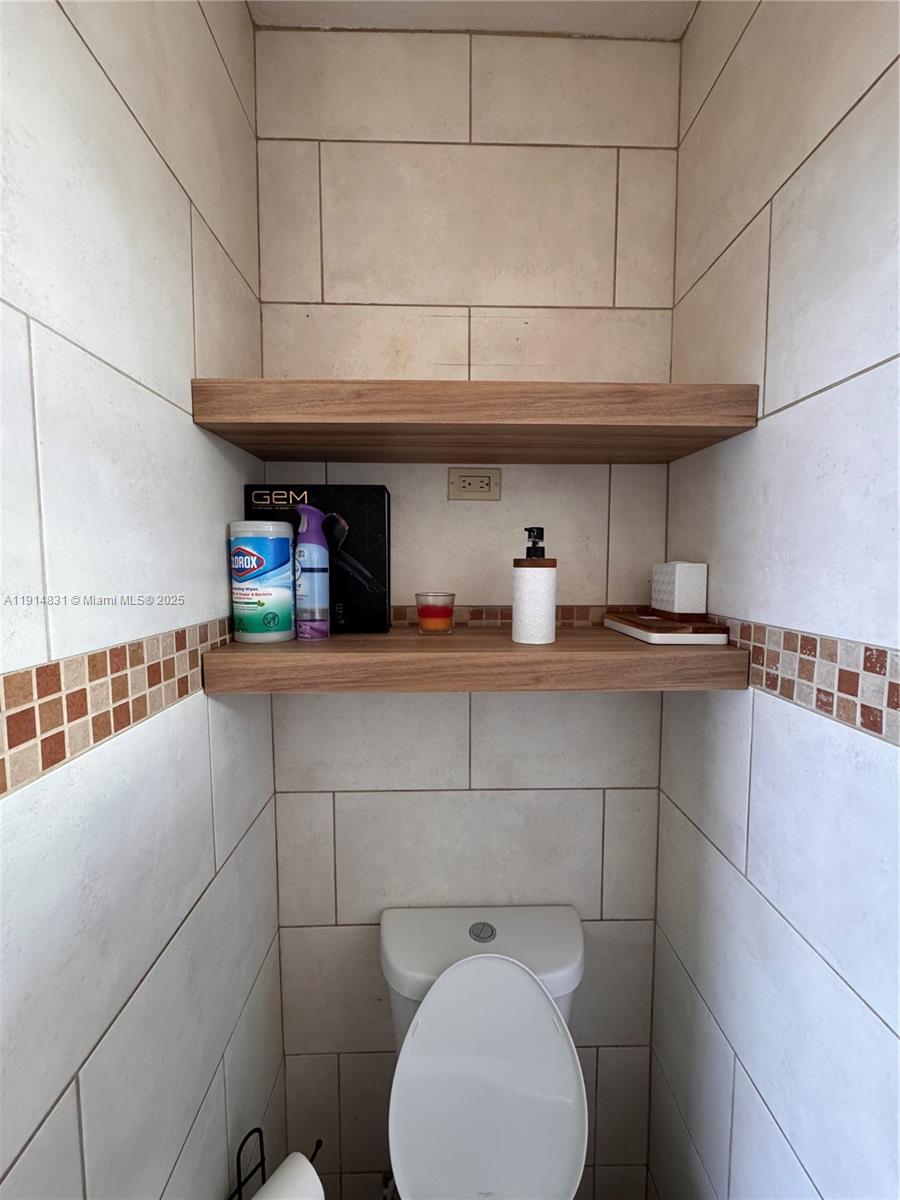 78 Jaime Brull Vega Baja, PR, 693