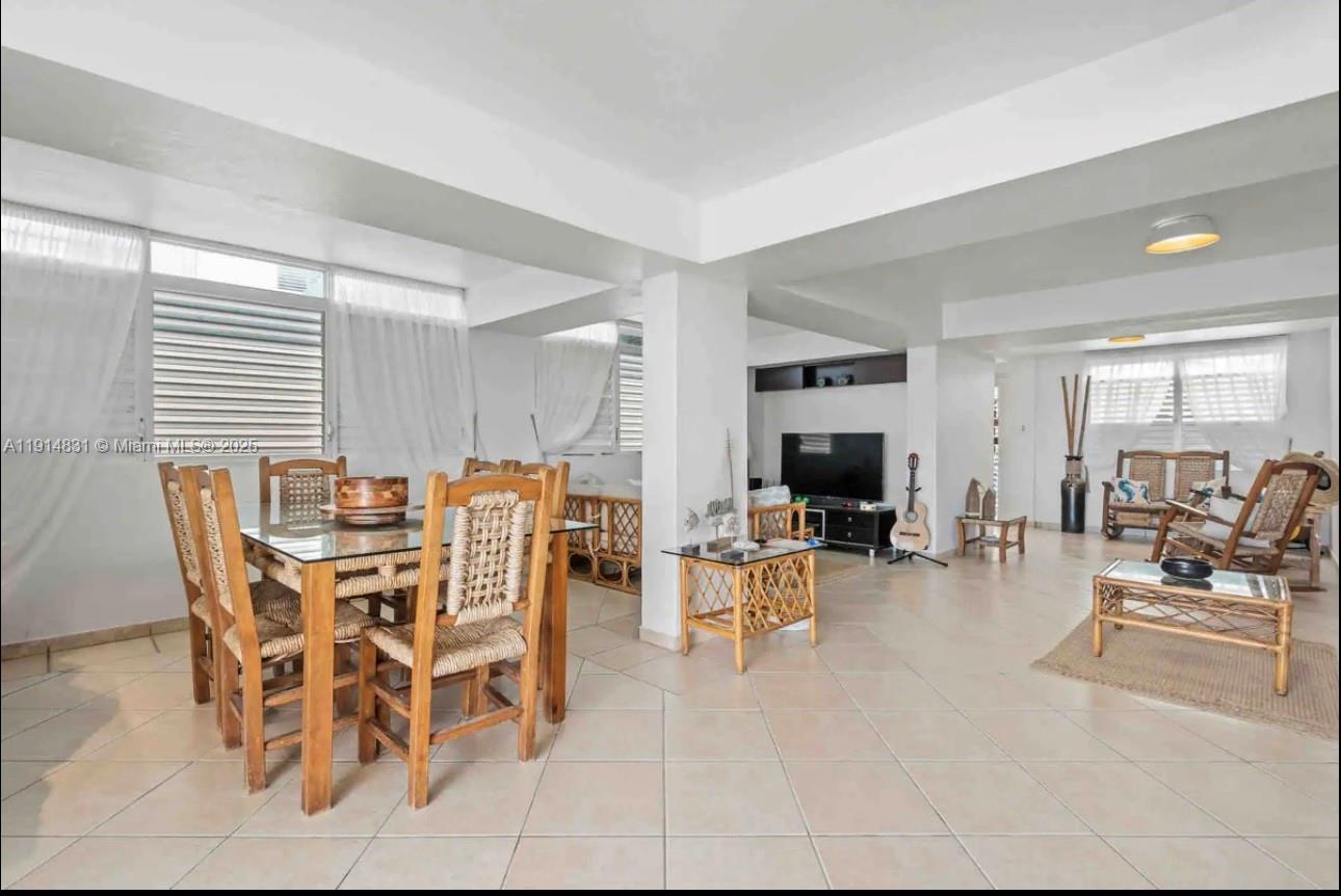 78 Jaime Brull Vega Baja, PR, 693