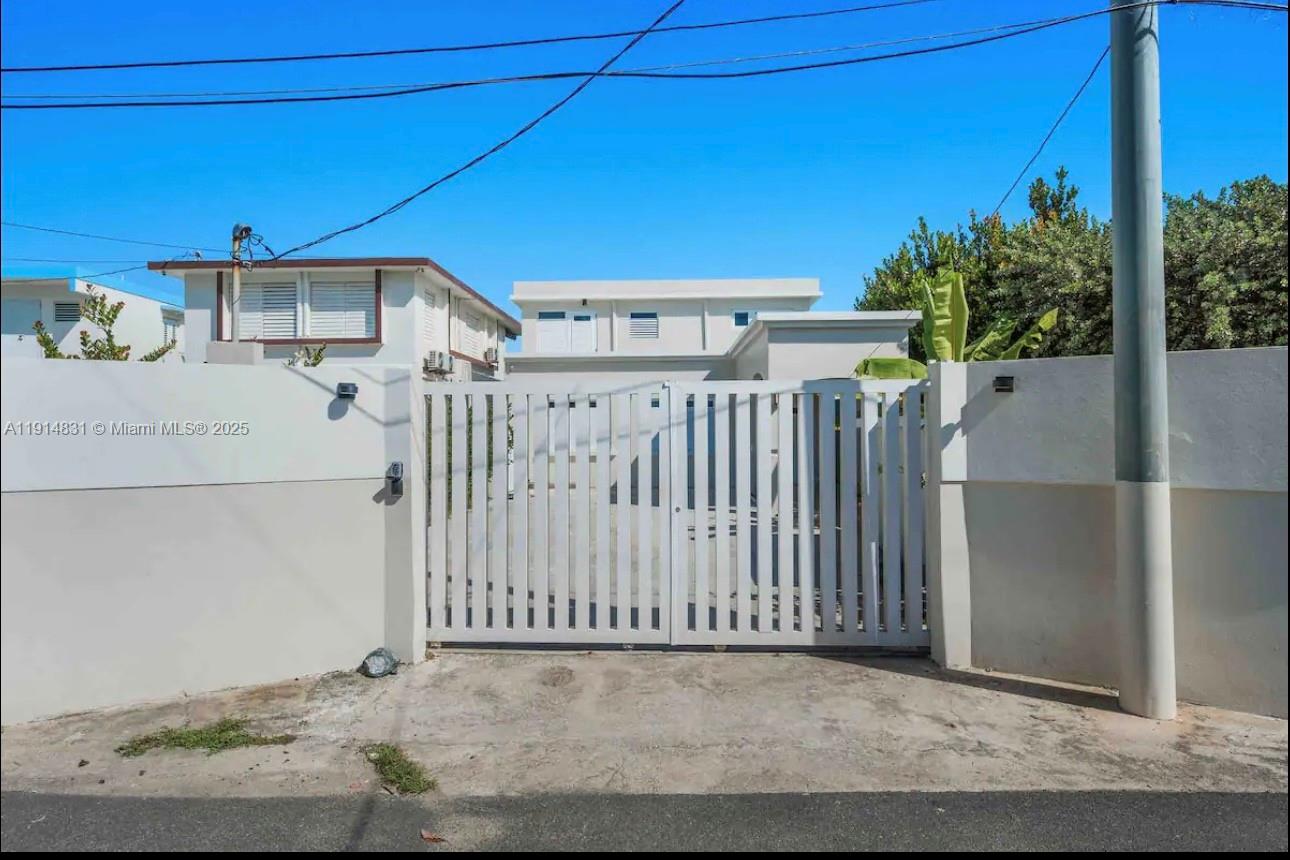 78 Jaime Brull Vega Baja, PR, 693