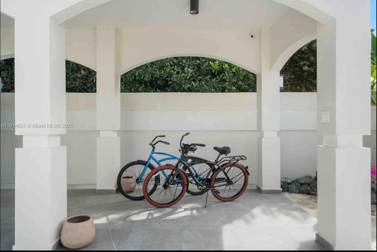 78 Jaime Brull Vega Baja, PR, 693