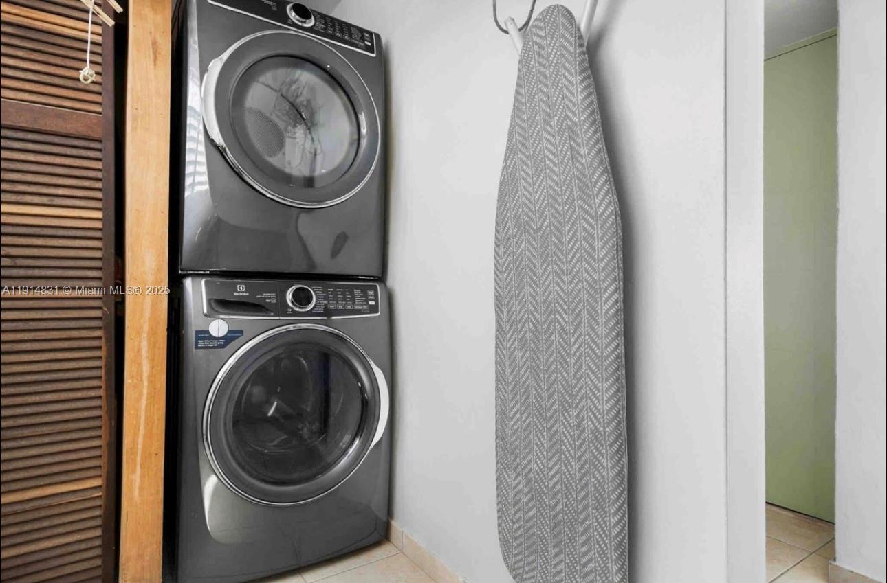 78 Jaime Brull Vega Baja, PR, 693