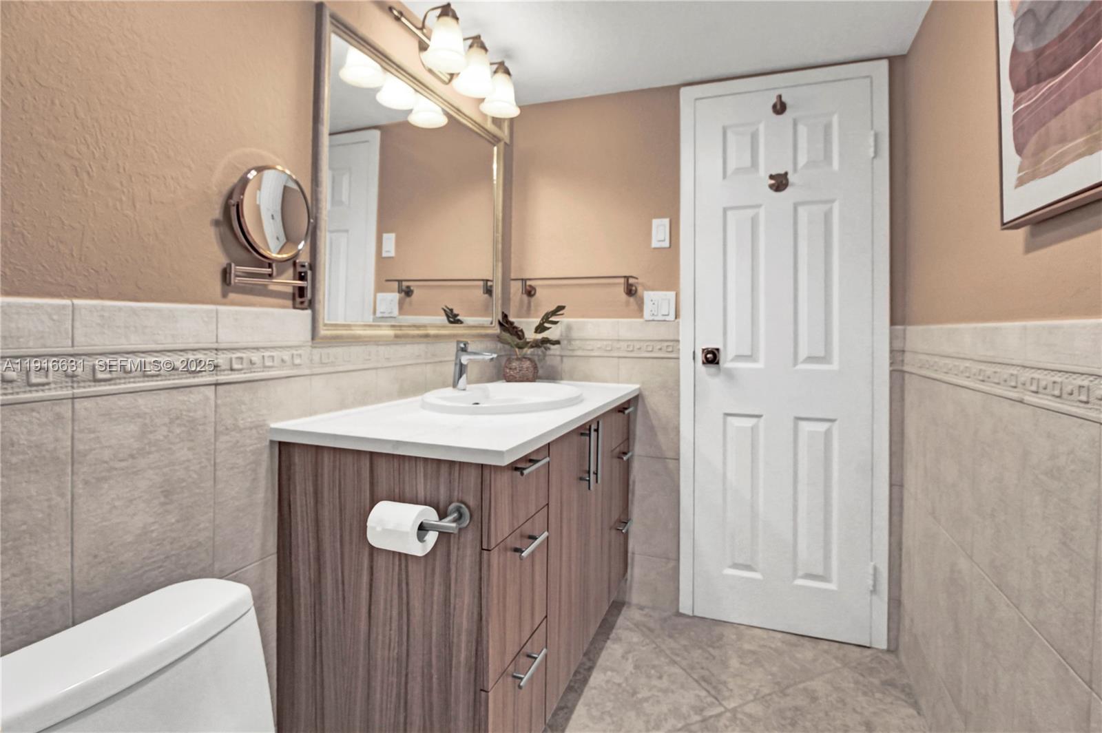 800 Parkview Dr #821 Hallandale Beach, FL 33009