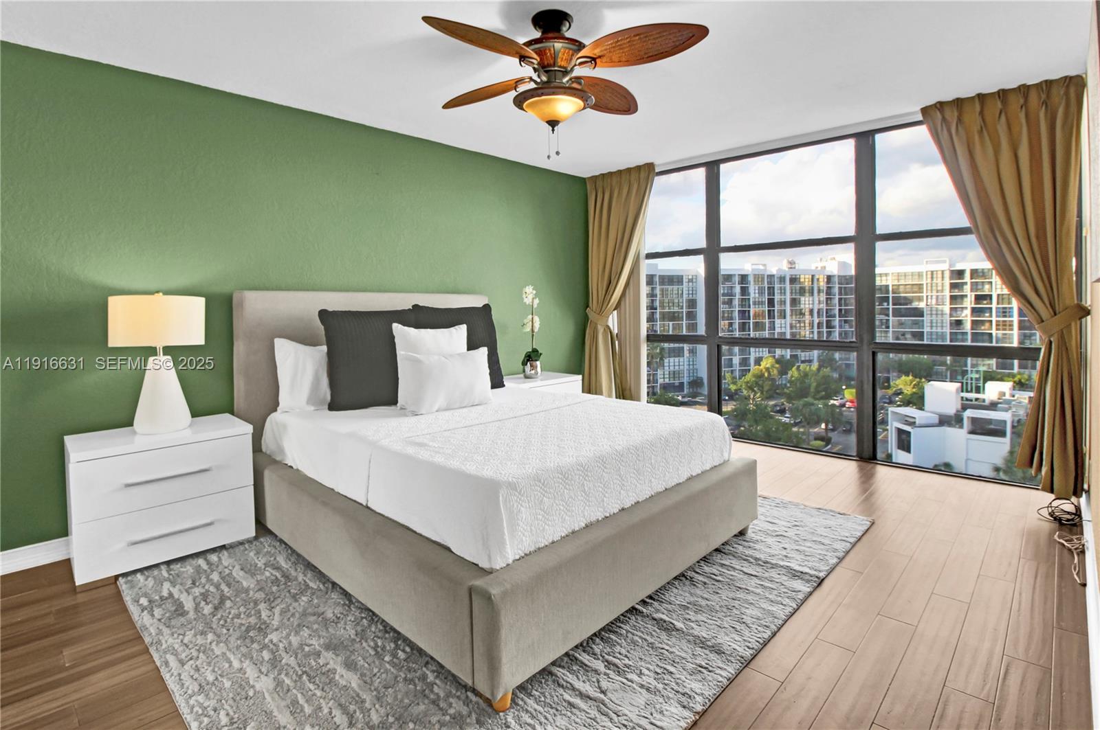 800 Parkview Dr #821 Hallandale Beach, FL 33009