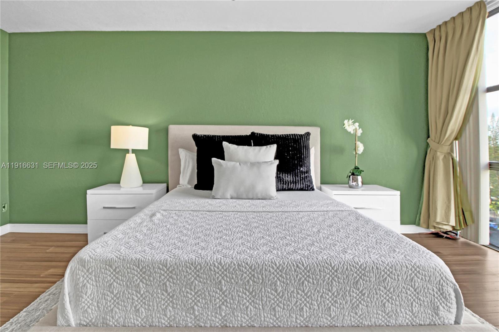 800 Parkview Dr #821 Hallandale Beach, FL 33009