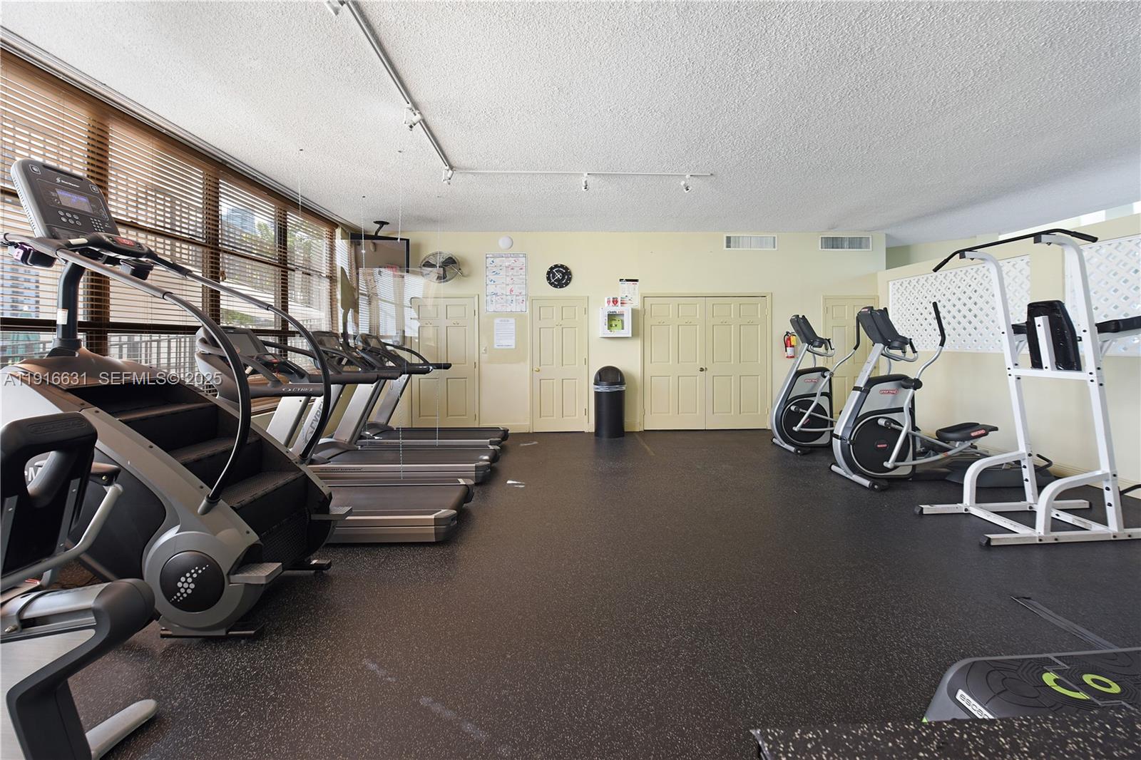 800 Parkview Dr #821 Hallandale Beach, FL 33009