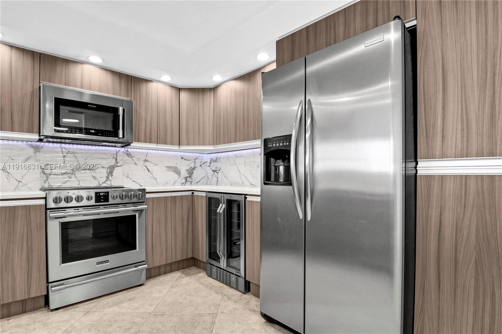 800 Parkview Dr #821 Hallandale Beach, FL 33009