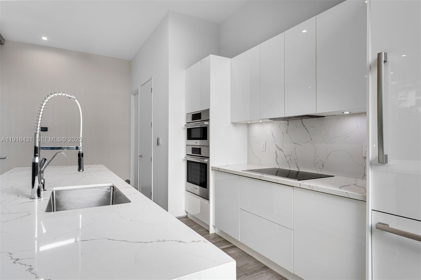 1525 Bay Rd #1525 Miami Beach, FL 33139