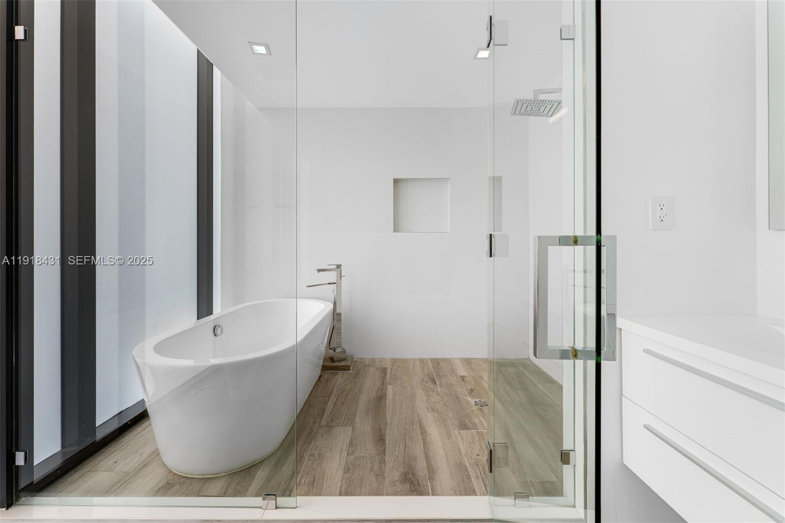 1525 Bay Rd #1525 Miami Beach, FL 33139