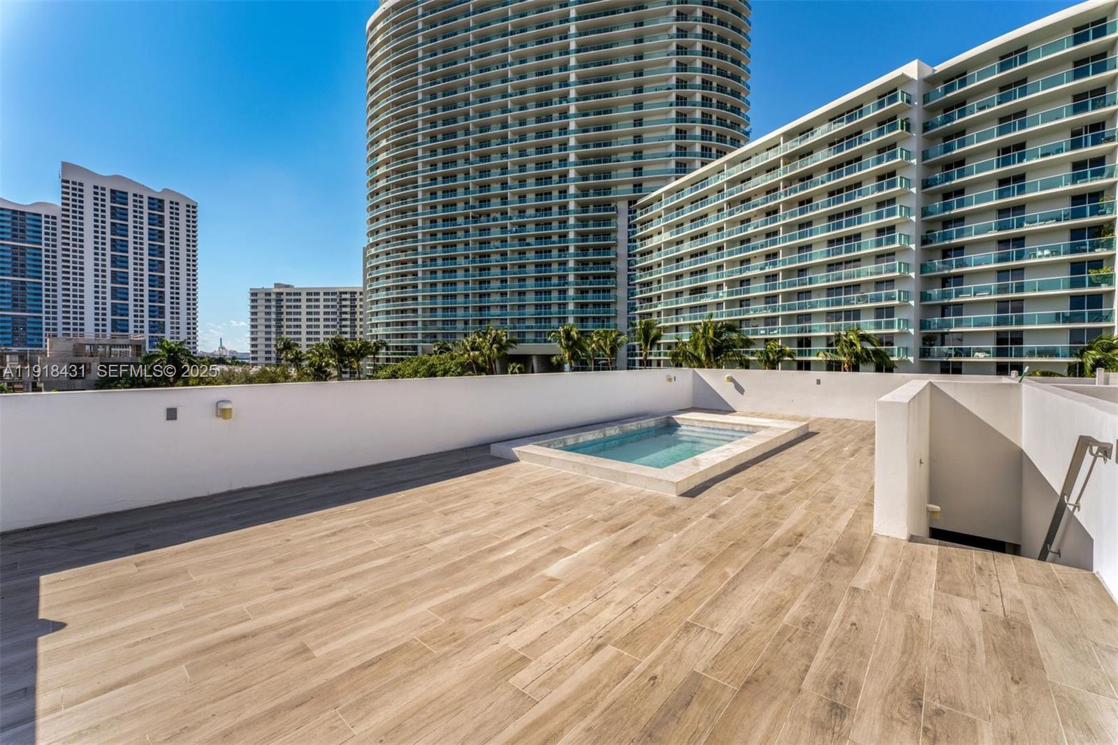 1525 Bay Rd #1525 Miami Beach, FL 33139