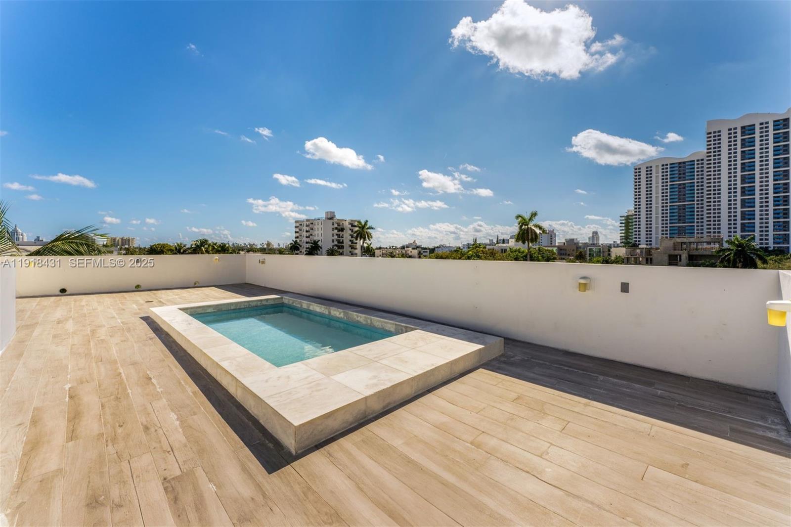 1525 Bay Rd #1525 Miami Beach, FL 33139