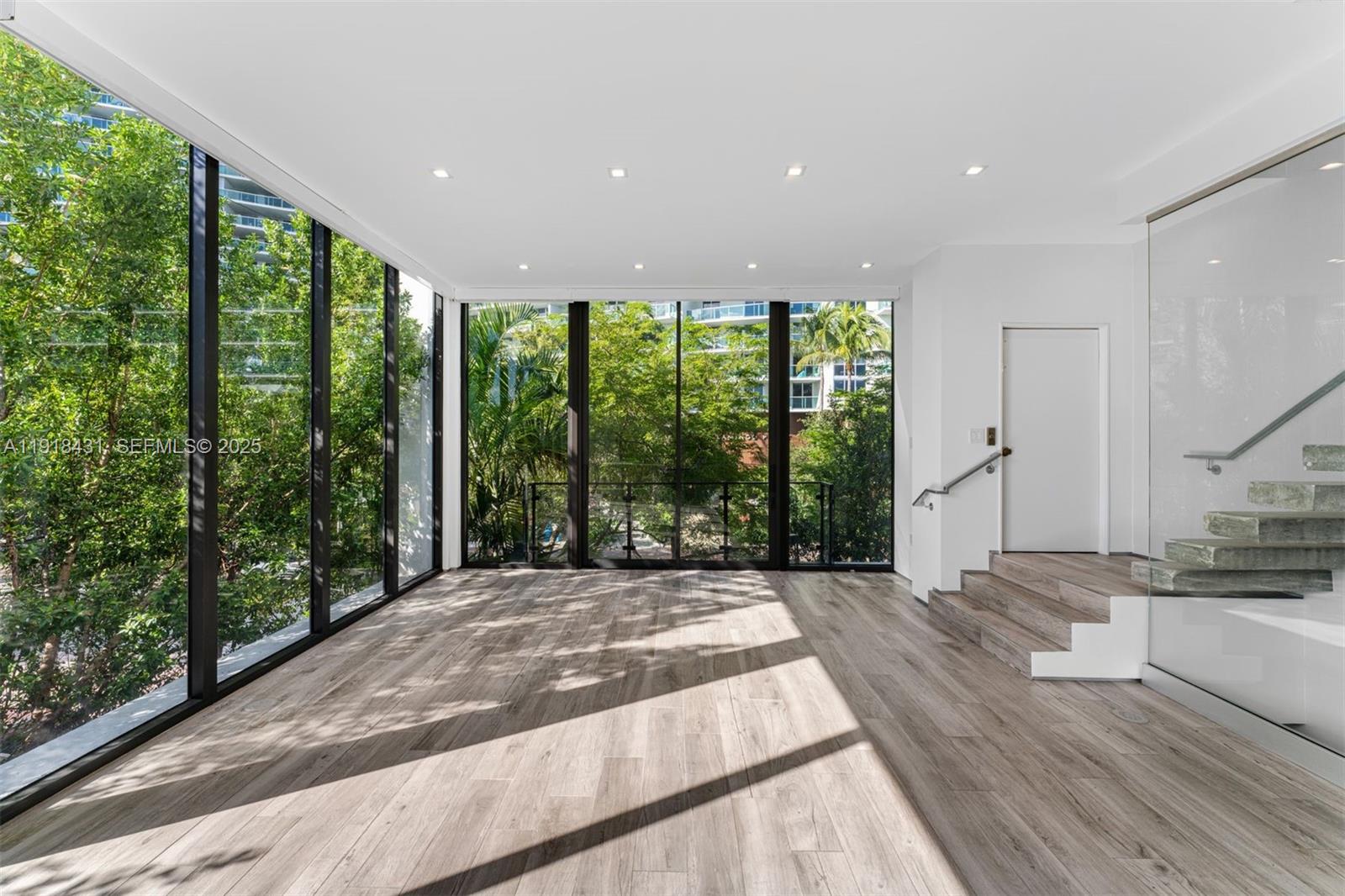 1525 Bay Rd #1525 Miami Beach, FL 33139