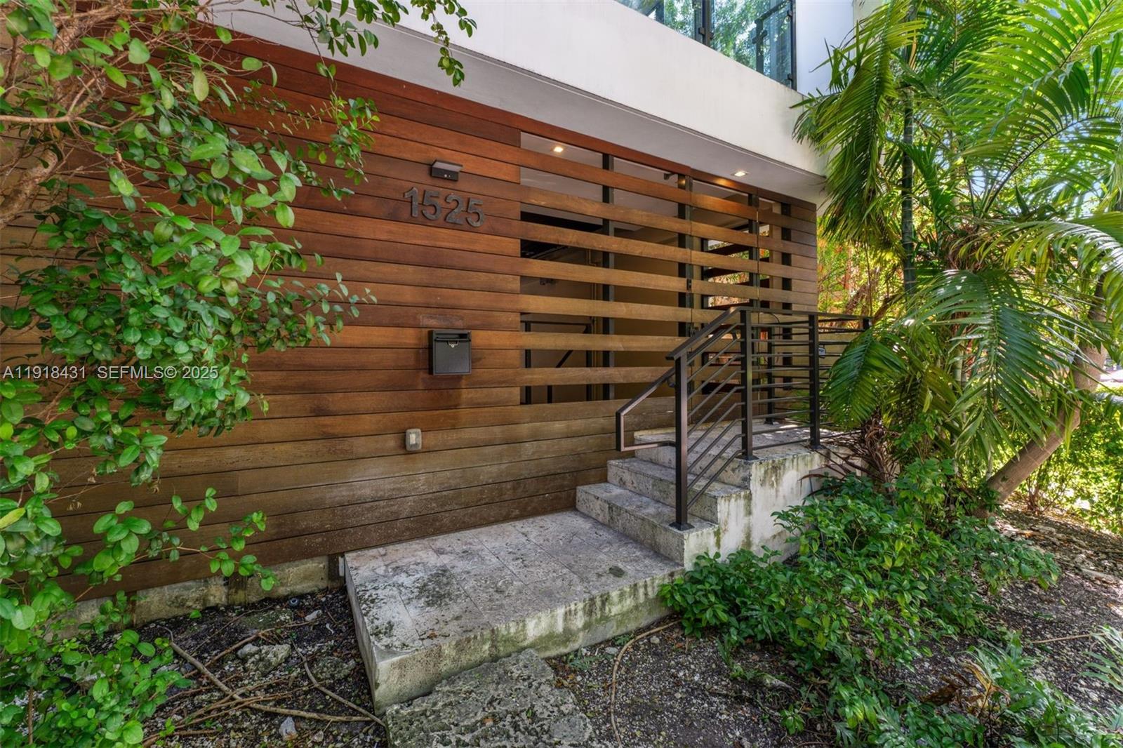 1525 Bay Rd #1525 Miami Beach, FL 33139