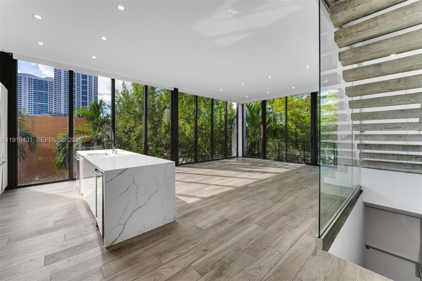 1525 Bay Rd #1525 Miami Beach, FL 33139