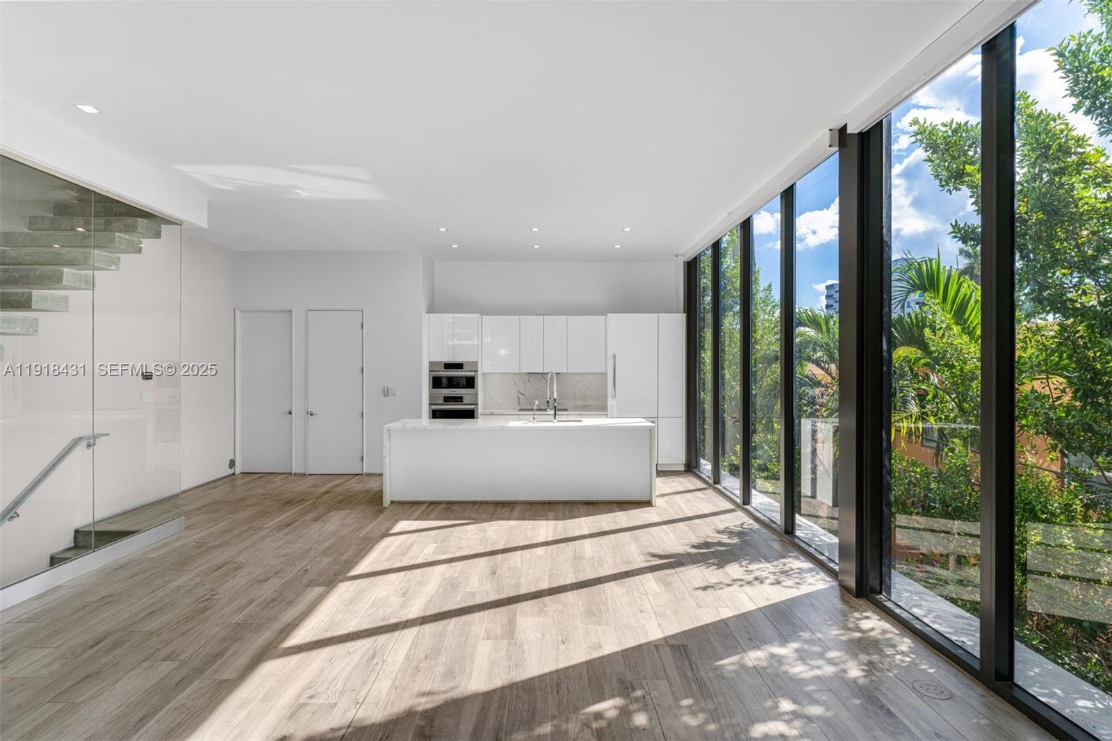 1525 Bay Rd #1525 Miami Beach, FL 33139