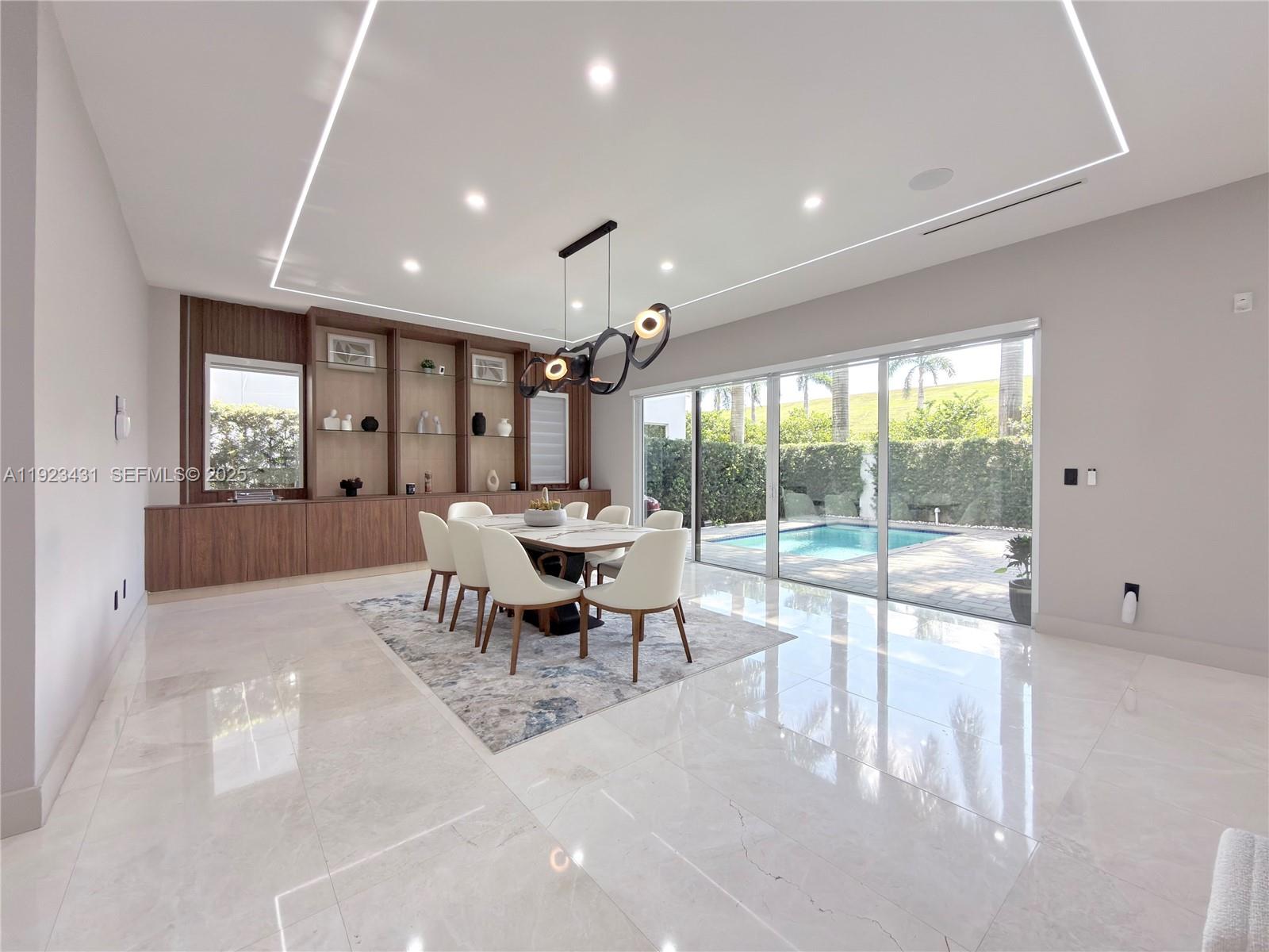 10098 NW 74th Ter Doral, FL 33178