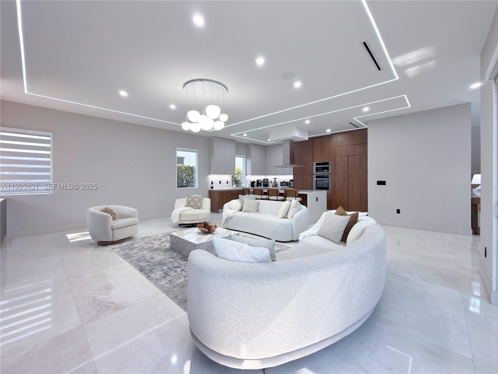 10098 NW 74th Ter Doral, FL 33178