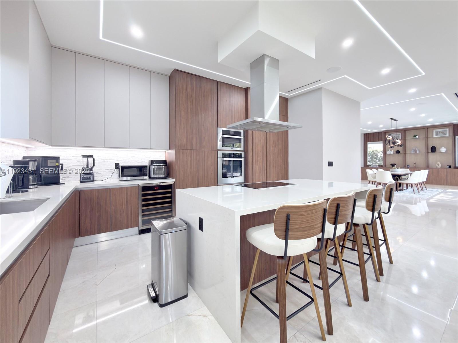 10098 NW 74th Ter Doral, FL 33178