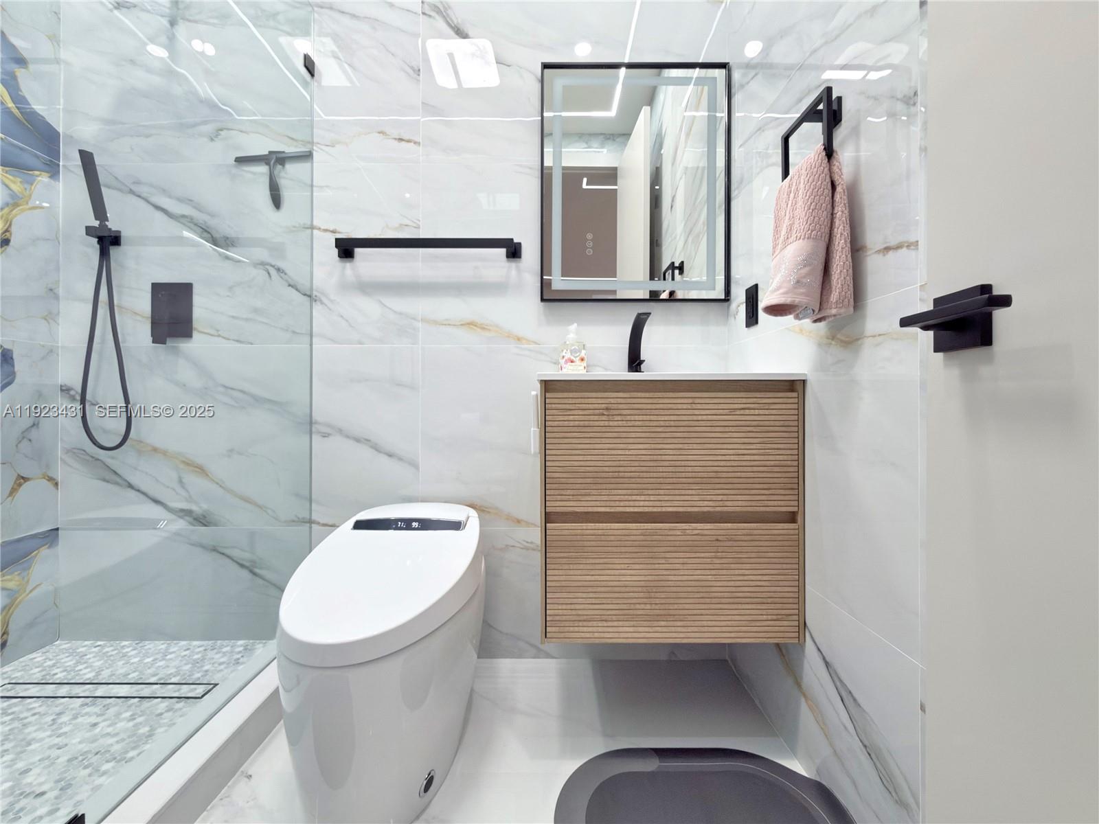 10098 NW 74th Ter Doral, FL 33178