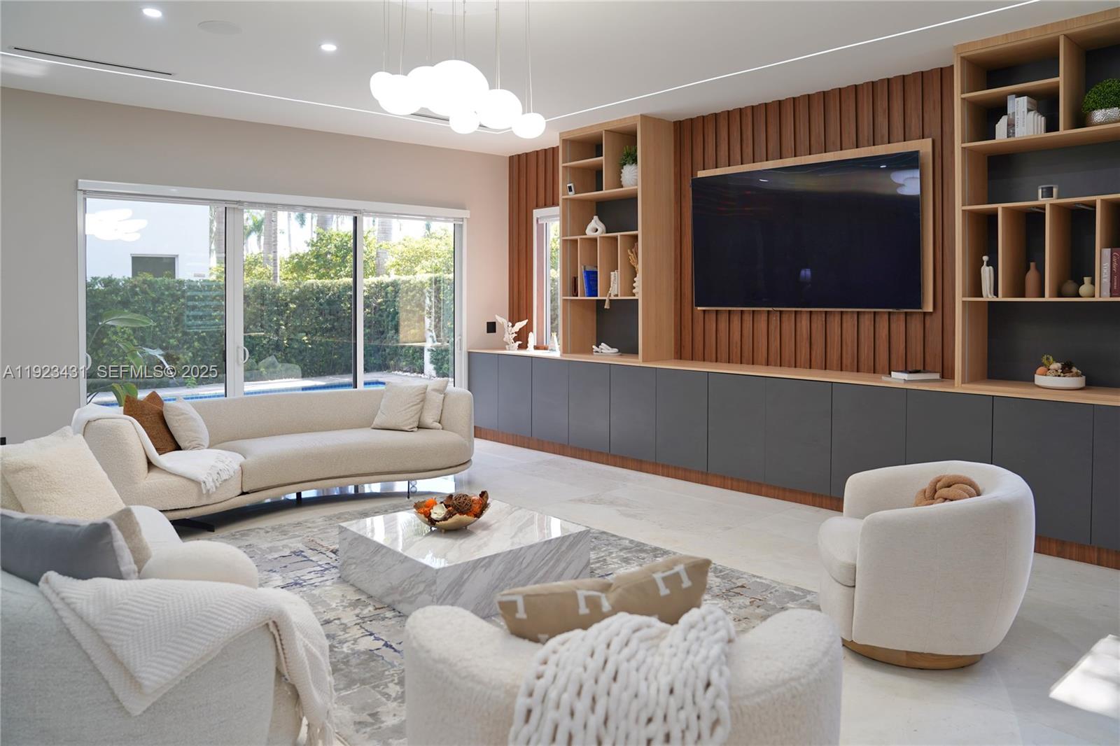 10098 NW 74th Ter Doral, FL 33178