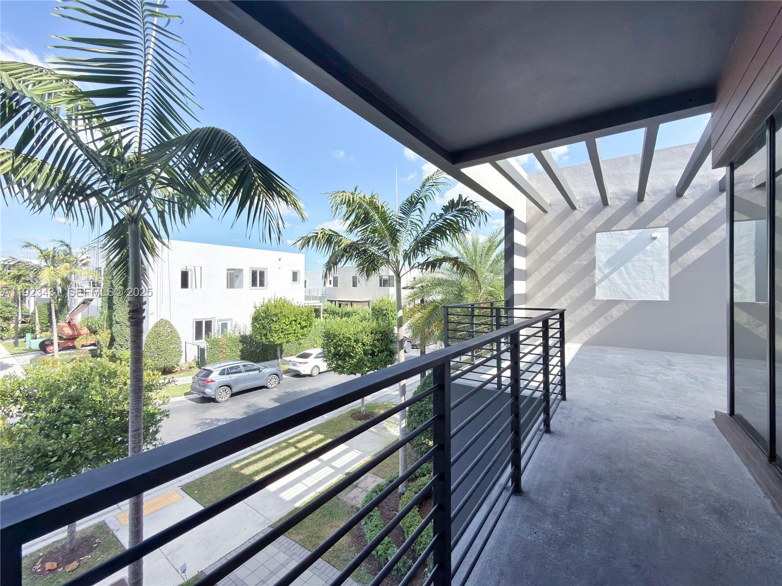 10098 NW 74th Ter Doral, FL 33178