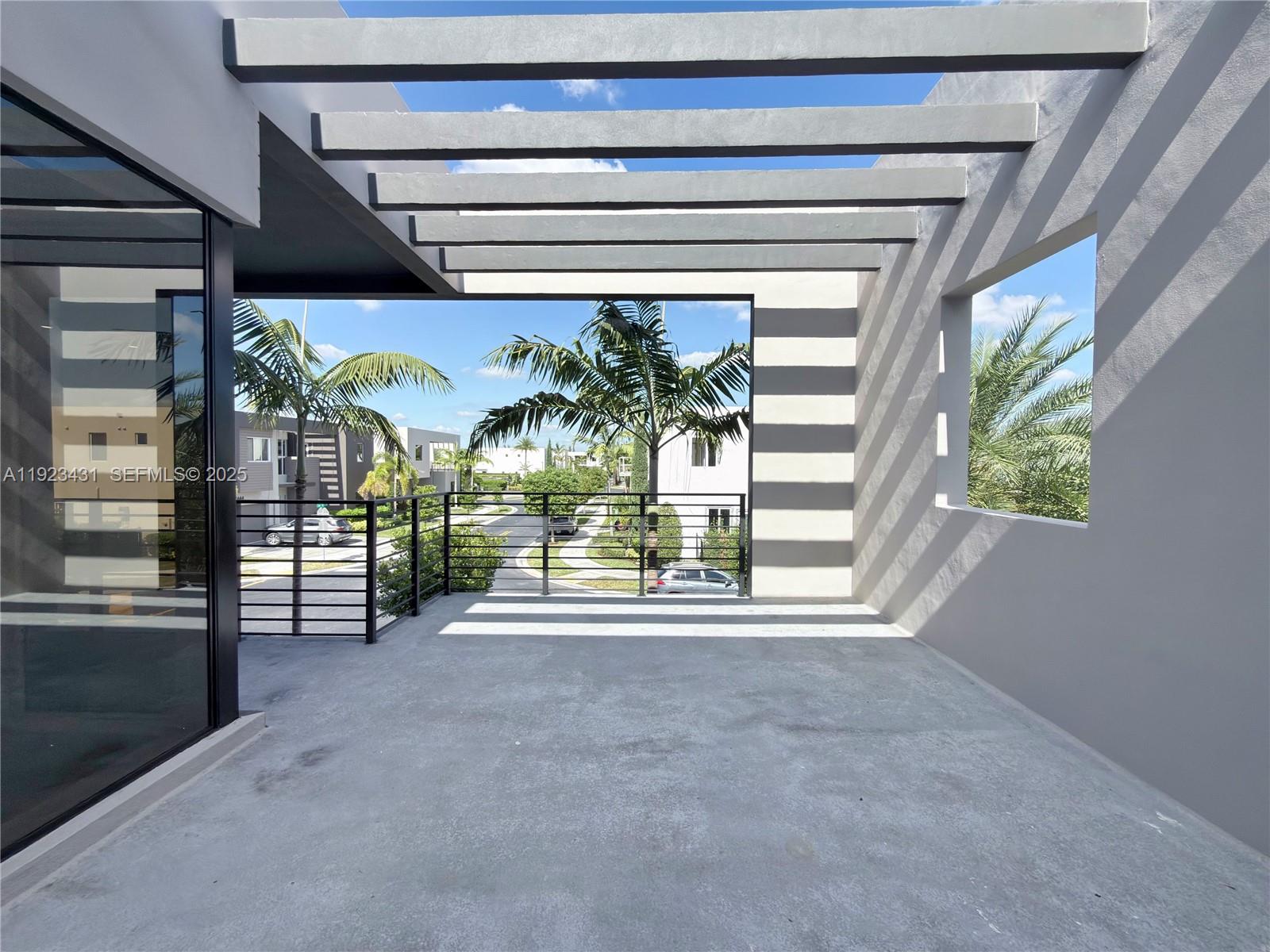 10098 NW 74th Ter Doral, FL 33178