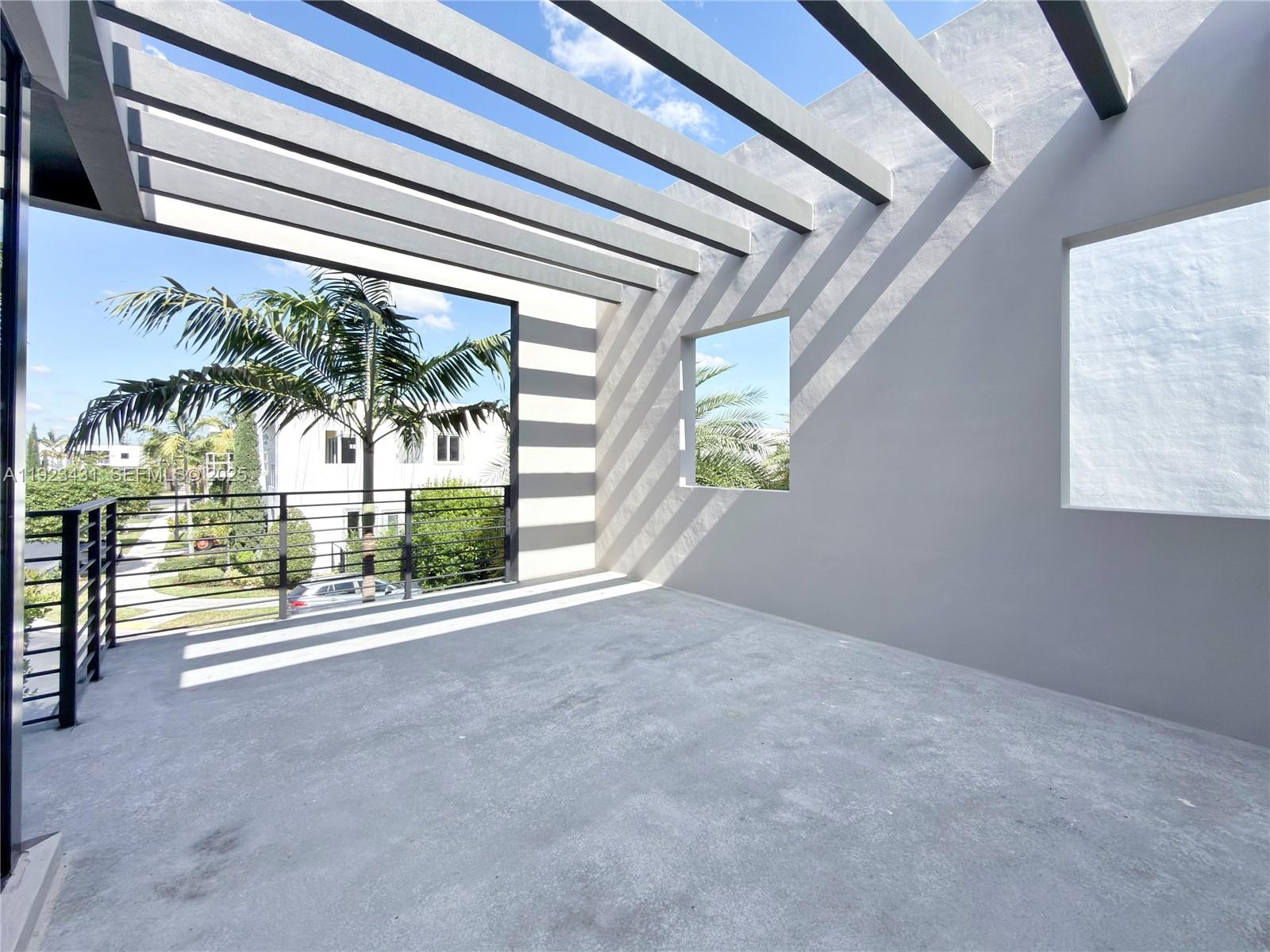 10098 NW 74th Ter Doral, FL 33178