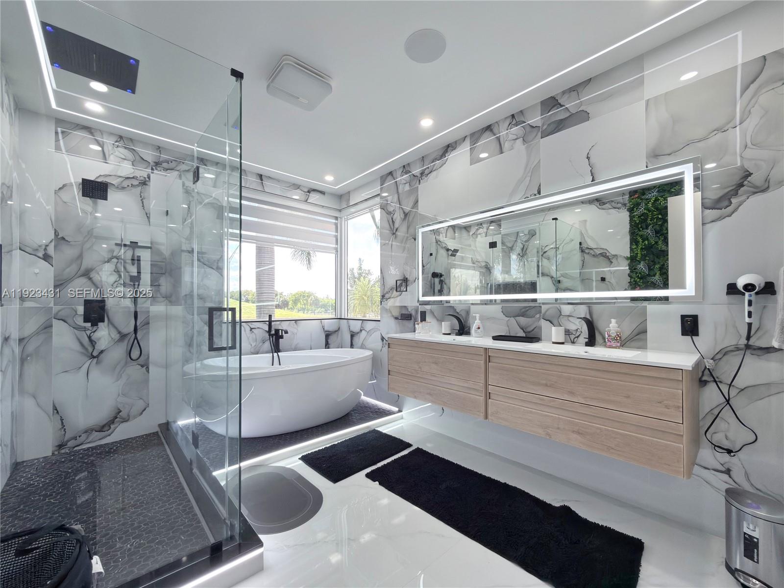 10098 NW 74th Ter Doral, FL 33178