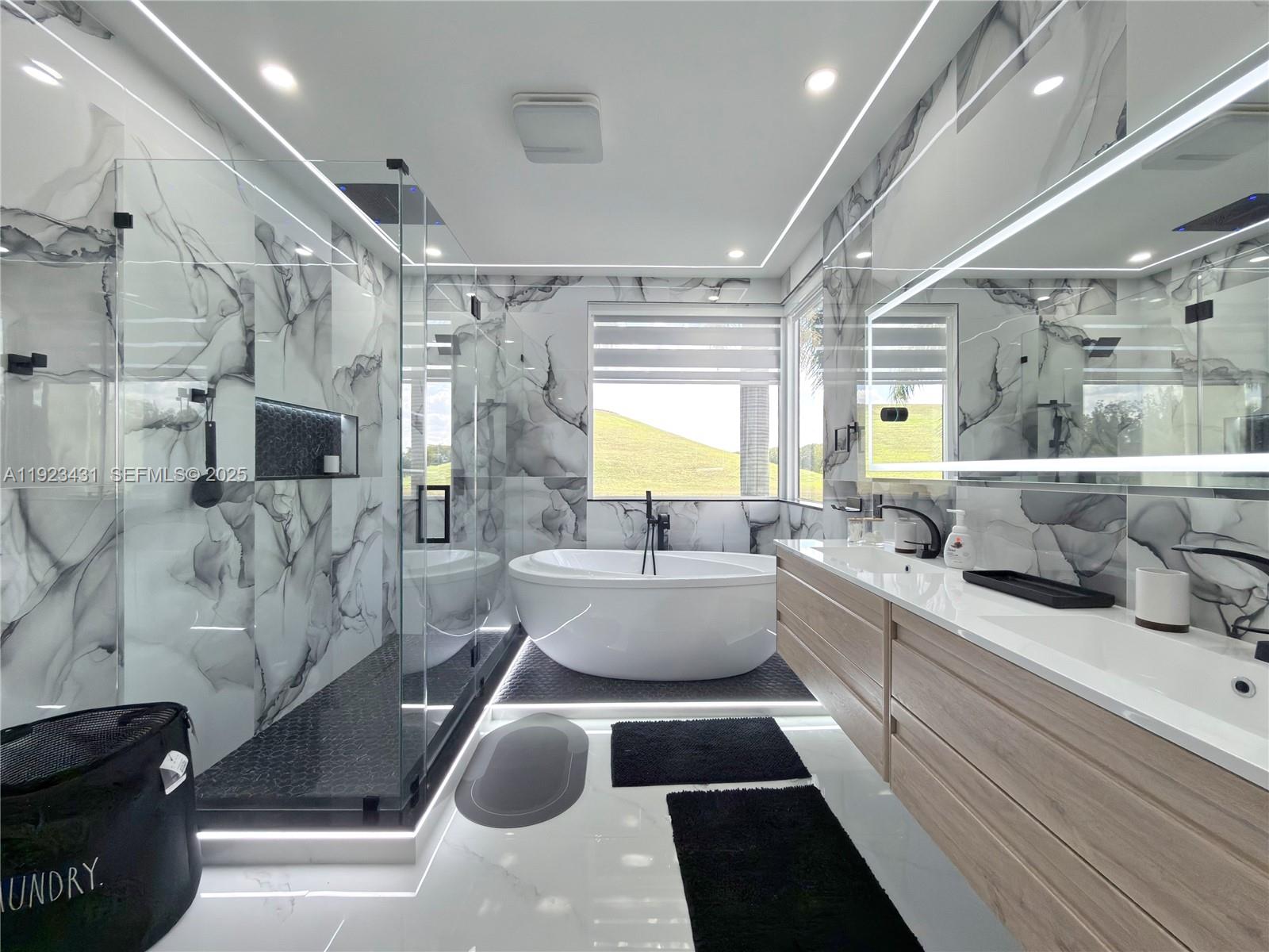 10098 NW 74th Ter Doral, FL 33178