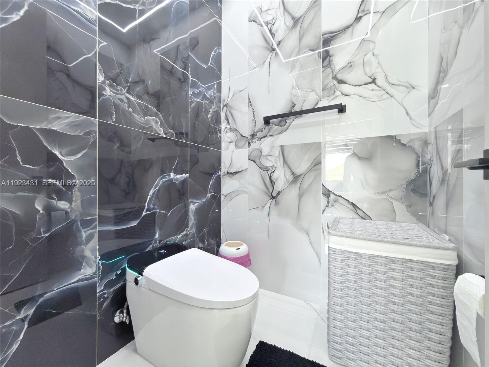 10098 NW 74th Ter Doral, FL 33178