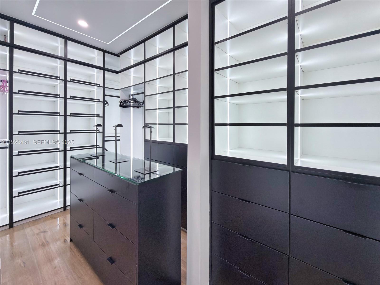 10098 NW 74th Ter Doral, FL 33178