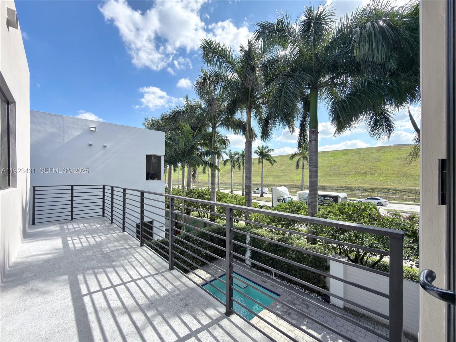 10098 NW 74th Ter Doral, FL 33178